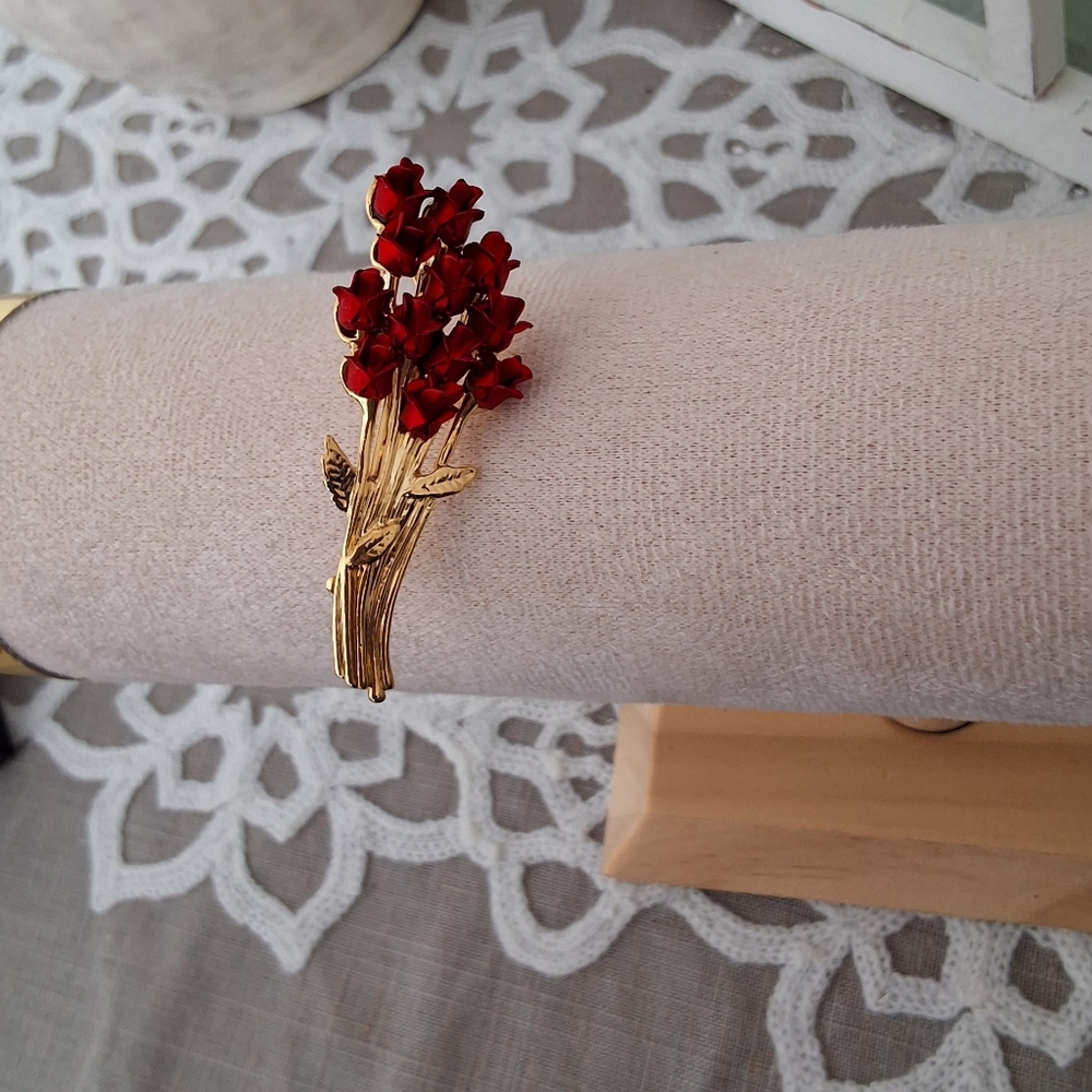 VTG Elegant Gold and Red Floral Brooch
